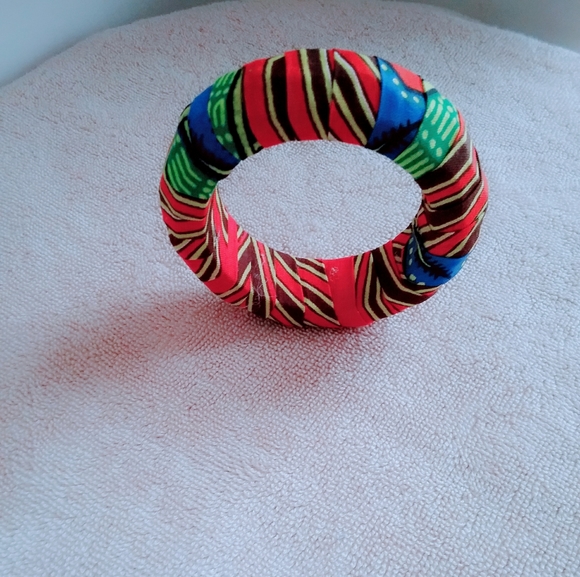 Multicolor Fabric Bracelet - Picture 3 of 3